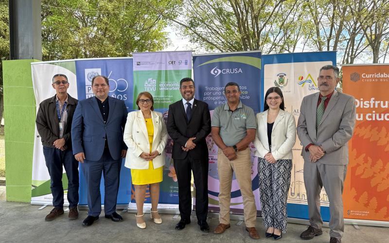 En la foto se presentan la Alcaldesa de Desamparados, así como el Alcalde de La Unión, Vicealcaldesa de Curridabat y autoridades de Fundación Crusa. 